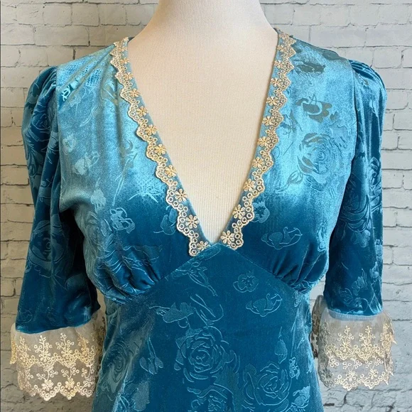 Lait Collection NWT Gwyneth Lace Velvet Maxi Dress in Lake Blue Large Coquette - Picture 6 of 15